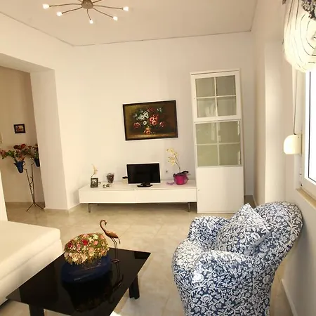 Geo House By The Beach 1 *