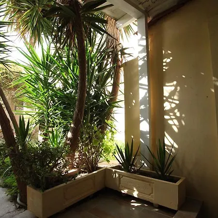 Geo House By The Beach 1