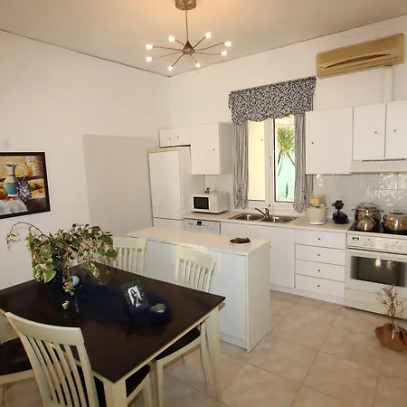 Apartmán Geo House By The Beach 1 *